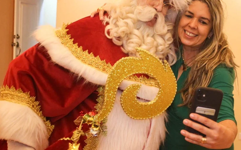 Como contratar personagens de Natal?