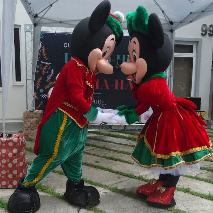 Papai Noel e Personagens realistas