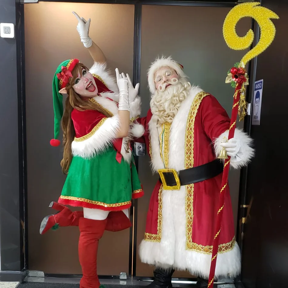 Papai Noel trazendo alegria em Guianases