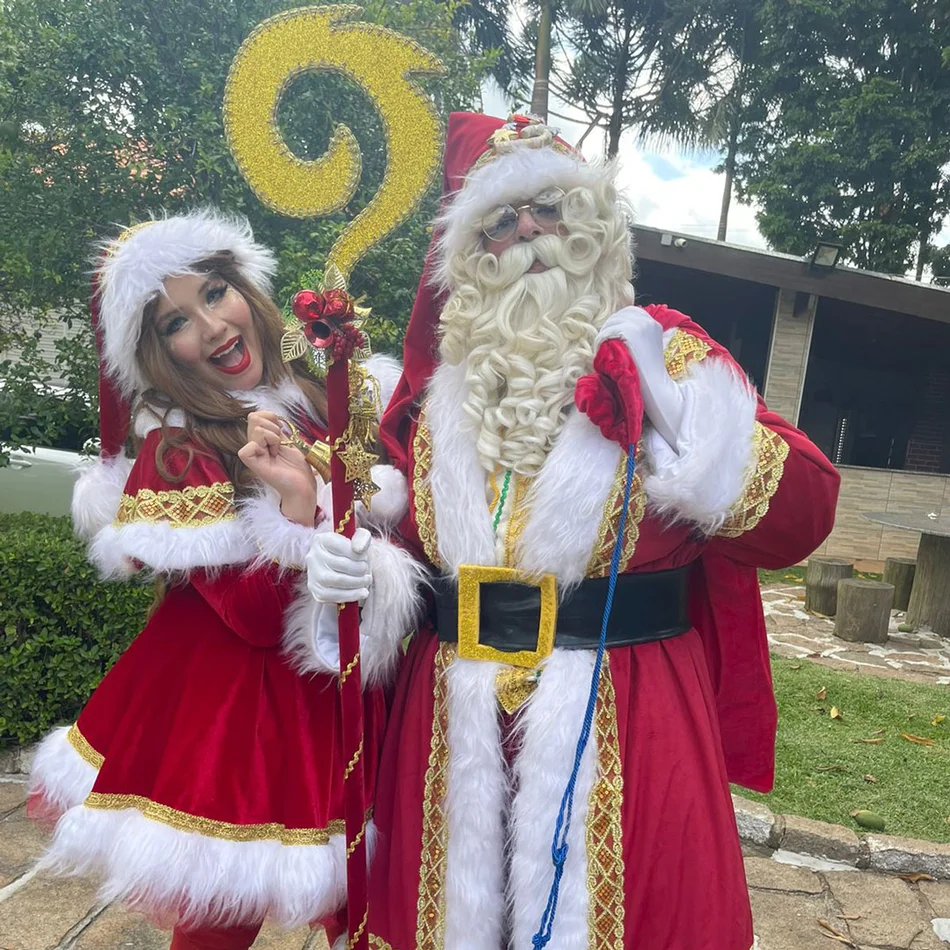 Papai noel posando para uma foto em Vila Arens