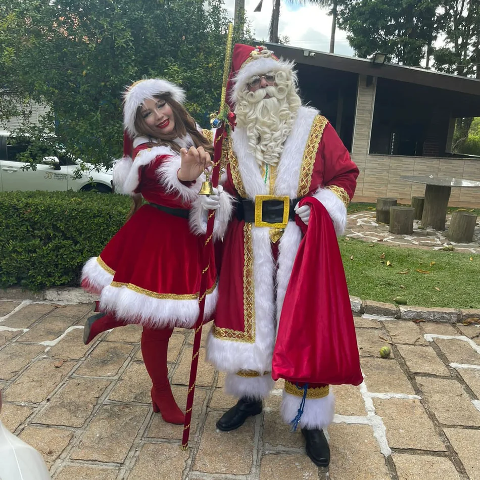 Papai noel posando para uma foto em Vila Formosa