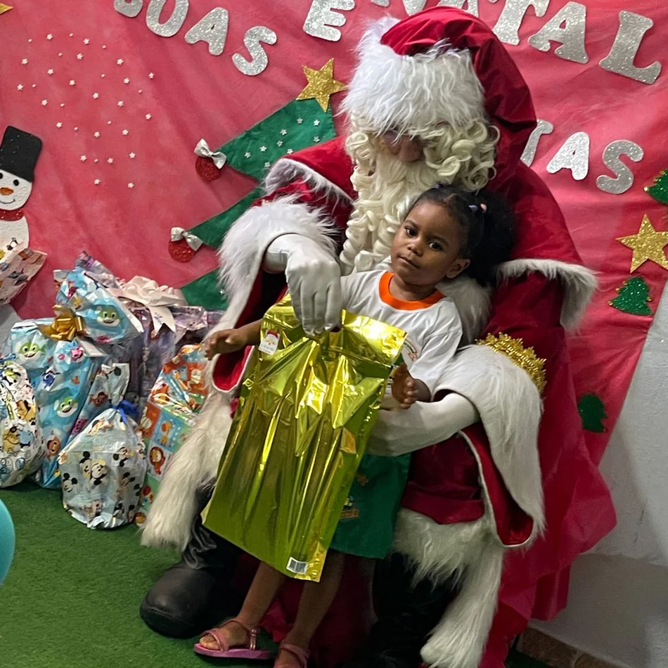 Papai noel posando para uma foto em Vila Prudente